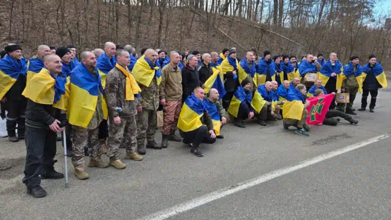 Наші бійці повернулись з полону!